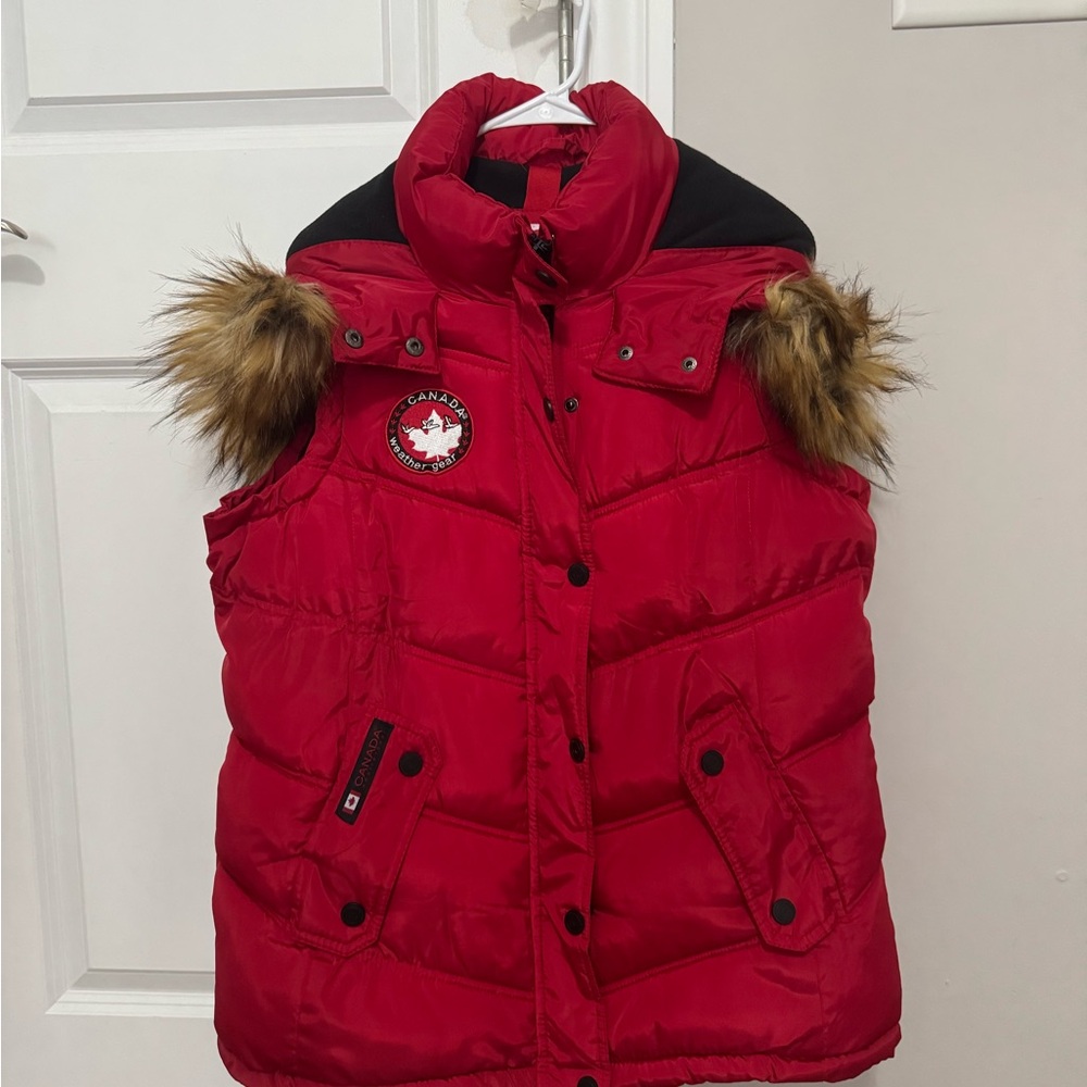 Canada Weather Gear Women’s Red puffer vest